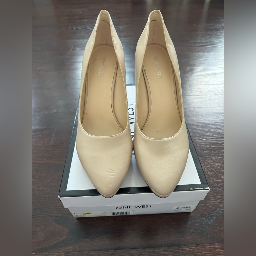 Nine West nude pumps size 11.